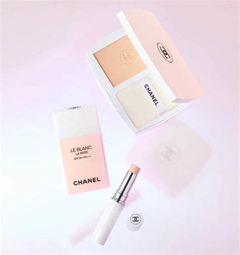 chanel le blanc whitening compact foundation|LE BLANC BRIGHTENING COMPACT FOUNDATION .